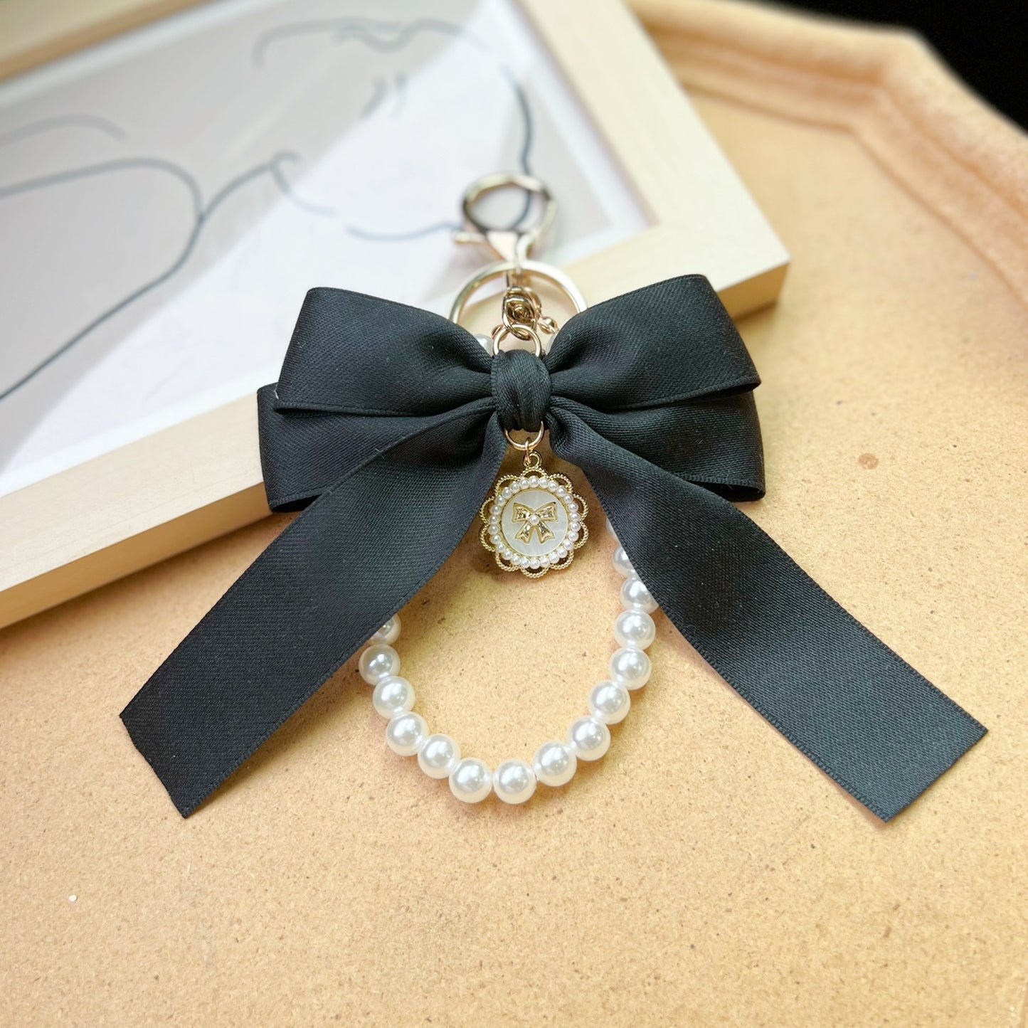 Bow Pearl Metal Wristlet